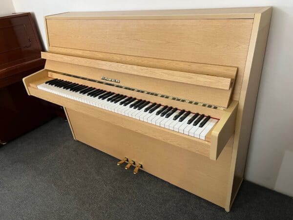 Světlé piano Fazer, piano bazar 130PH