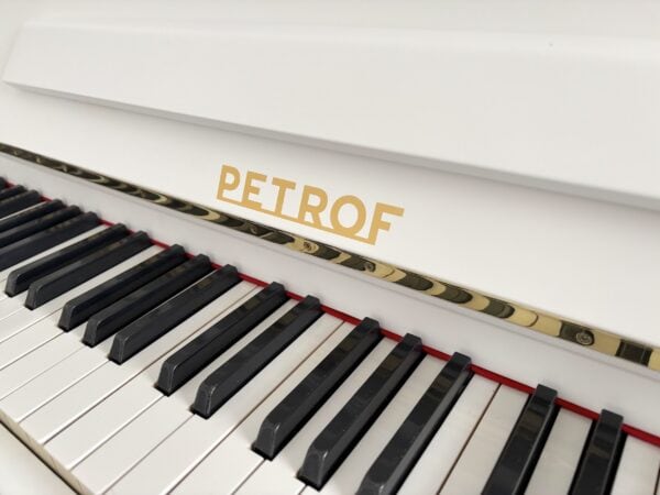 Petrof K114, bílé piano Petrof 006PB