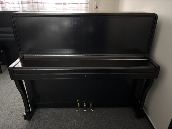 Polokoncertní piano Petrof, černé piano 006PC