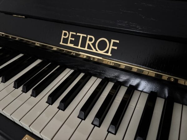 Polokoncertní piano Petrof, černé piano 006PC