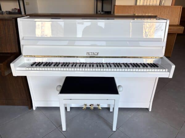 Bílé lesklé piano Petrof, prodej pian Plzeň 001PB