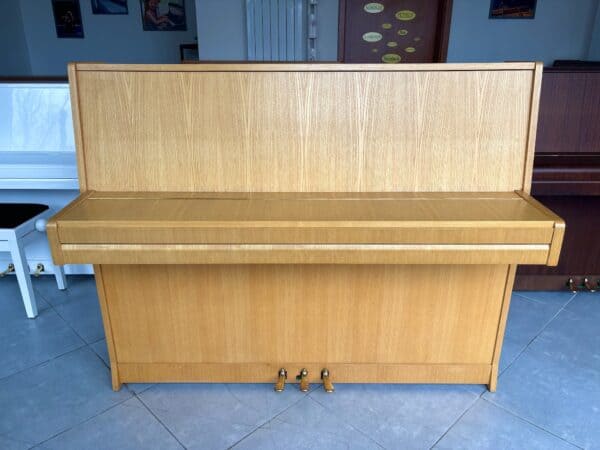 Světlé piano Petrof, prodej pian Plzeň 005PH