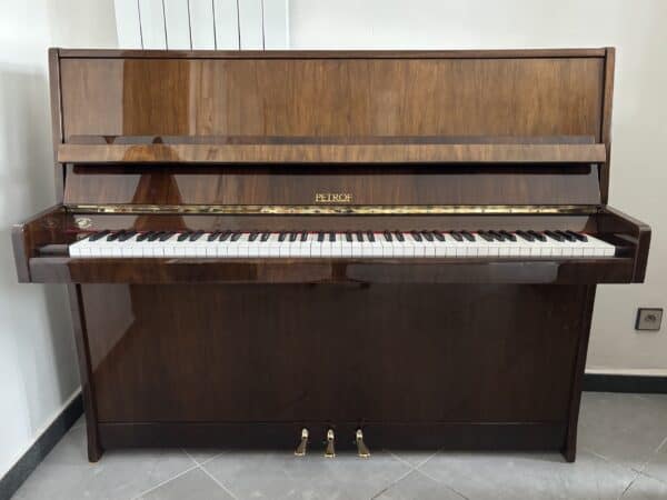 Lesklé piano, pianino Petrof 014PH