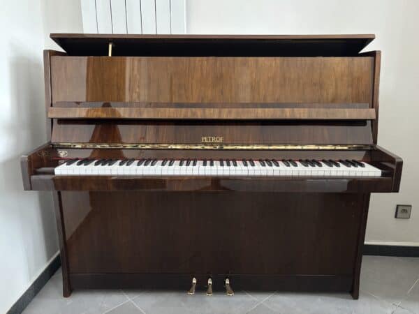 Lesklé piano, pianino Petrof 014PH