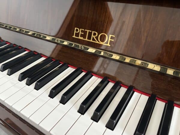 Lesklé piano, pianino Petrof 014PH