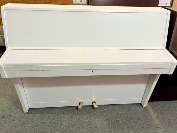 Bílé piano Schimmel, prodej klavírů Karlovy Vary 103PB