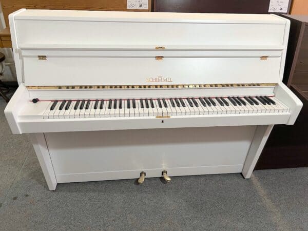 Bílé piano Schimmel, prodej klavírů Karlovy Vary 103PB