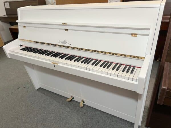 Bílé piano Schimmel, prodej klavírů Karlovy Vary 103PB