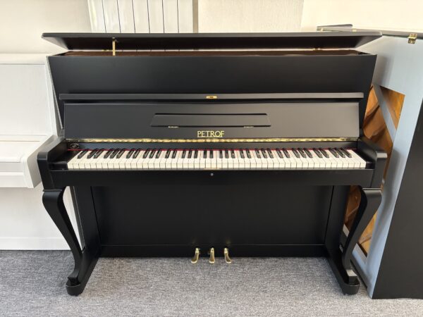Černé piano Petrof s nohami, piano demichippendale 001PC