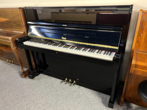 Rösler (Petrof), černé lesklé piano, prodej piana klavírů 106PC