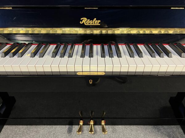 Rösler (Petrof), černé lesklé piano, prodej piana klavírů 106PC