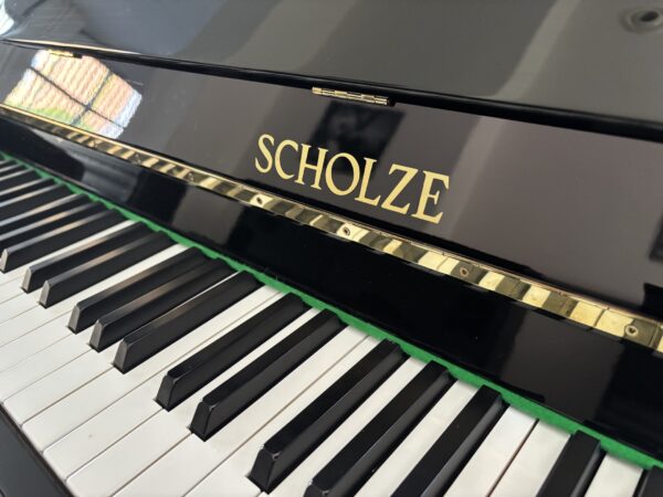 Černé piano Scholze, české piano, vysoký lesk 010PC