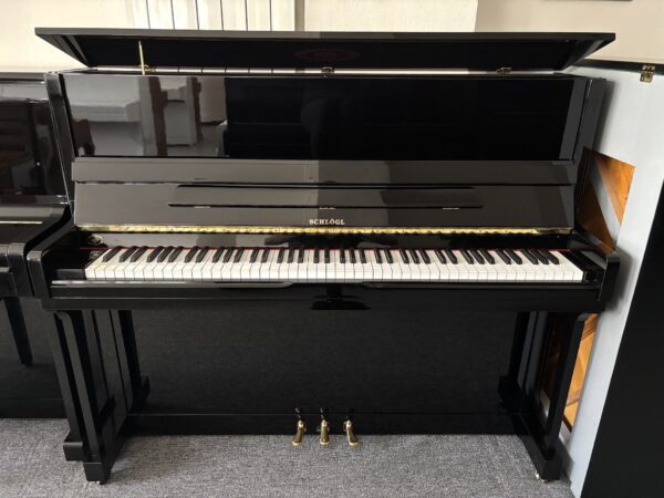 Piano černý lesk s nohami 016PC