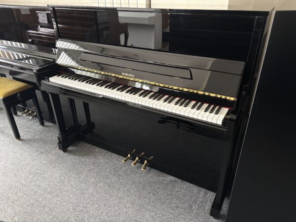 Piano černý lesk s nohami 016PC