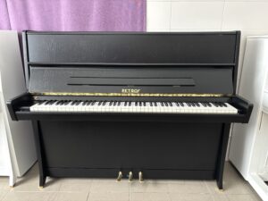 Černé pianino Petrof, prodej pian v Plzni 011PC