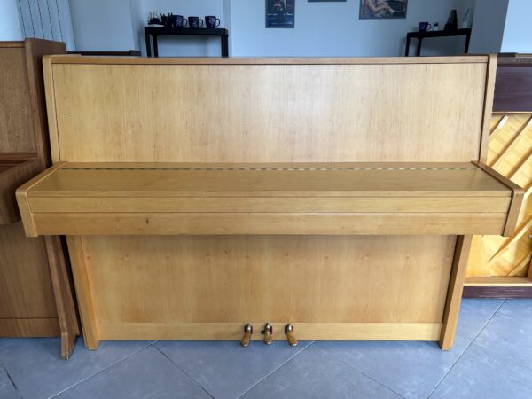 Světlé piano Bohemia, české piano Klug & Sperl 008PH