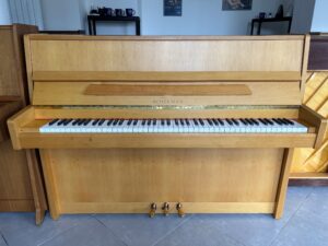 Světlé piano Bohemia, české piano Klug & Sperl 008PH