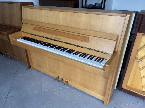 Světlé piano Bohemia, české piano Klug & Sperl 008PH