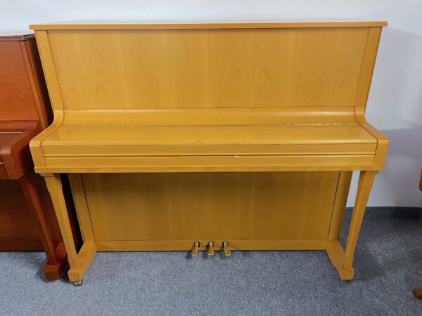 Polokoncertní piano Bohemia, české světlé piano - klavíry Karlovy Vary 102PH