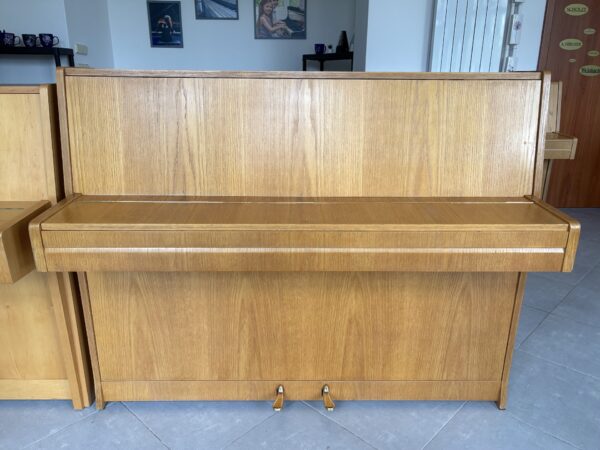Piano Petrof bazar pian Plzeň 004PH