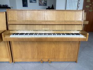 Piano Petrof bazar pian Plzeň 004PH