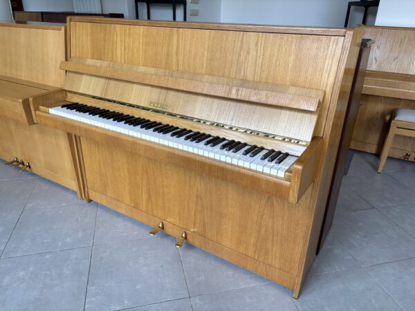Piano Petrof bazar pian Plzeň 004PH
