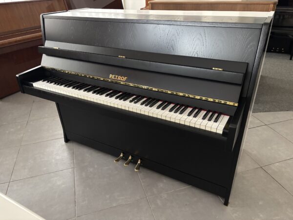 Černé piano Petrof, prodej klavírů plzeň 008PC