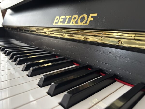 Černé piano Petrof, prodej klavírů plzeň 008PC