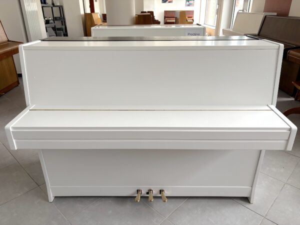 Bílé piano Petrof, prodej pian v Plzni 013PB