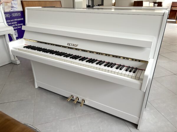 Bílé piano Petrof, prodej pian v Plzni 013PB
