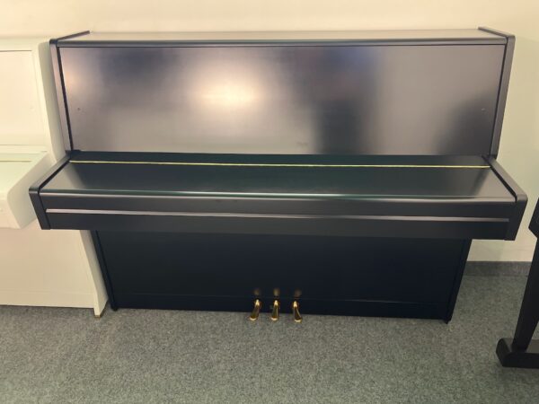 Černé piano Rösler / Petrof, zánovní pianino 103PC