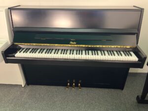 Černé piano Rösler / Petrof, zánovní pianino 103PC