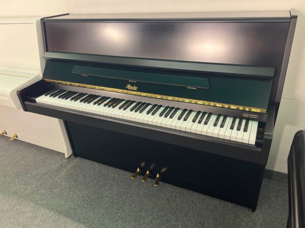 Černé piano Rösler / Petrof, zánovní pianino 103PC