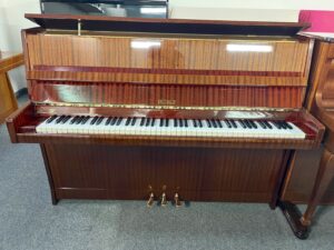 Lesklé pianino Petrof 101PH