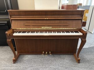 Piano Weinbach s nohama, Chippendale piano skoro nové 010PH