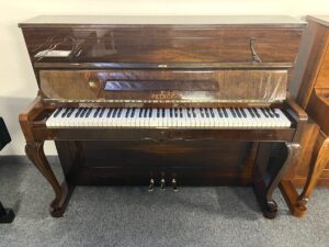 Petrof piano se skládanou dýhou, lesklé piano Petrof 105PH