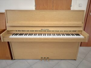 Světle hnědé piano Fazer, piano do 40 tisíc 017PH