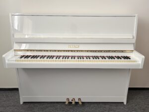 Bílé lesklé piano Petrof - použité piano Plzeň 013PB