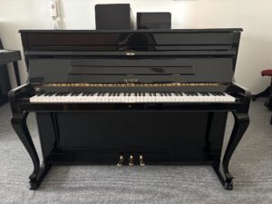 Chippendale piano Petrof Antik černý lesk 003PC